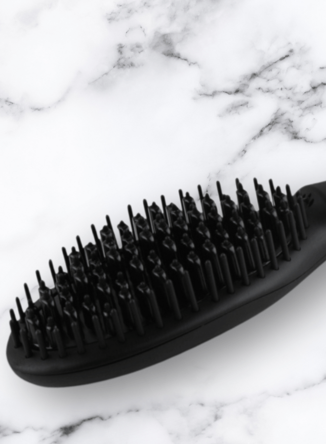 Yuli Straightener Brush | black | London | CE | Brush Close up